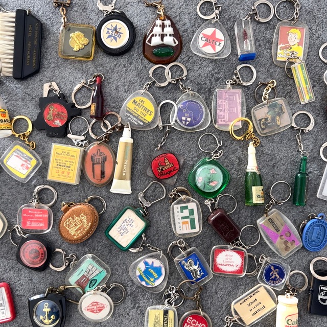 ■人気個体多め■ 50個  フレンチ キーホルダー フランス 雑貨 ヴィンテージ  2512031-14