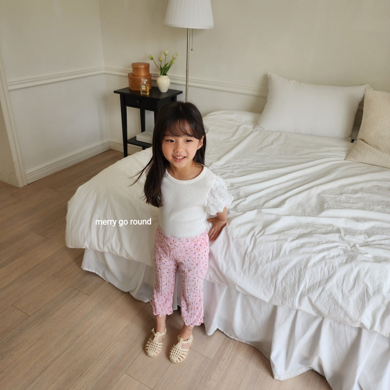 [merry go round] Pleated Bootcut Jeans (Pink Flower) / [메리고라운드] 플리츠부츠컷(핑크플라워)