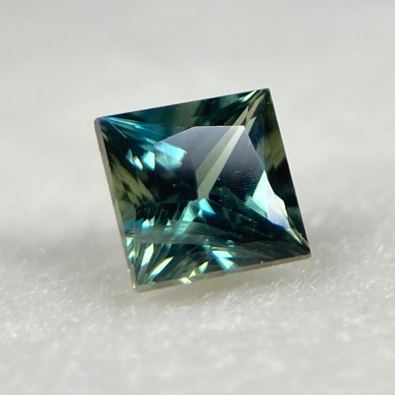 プリンセスカット サファイア 約3.5mm*2.5mm r-0336