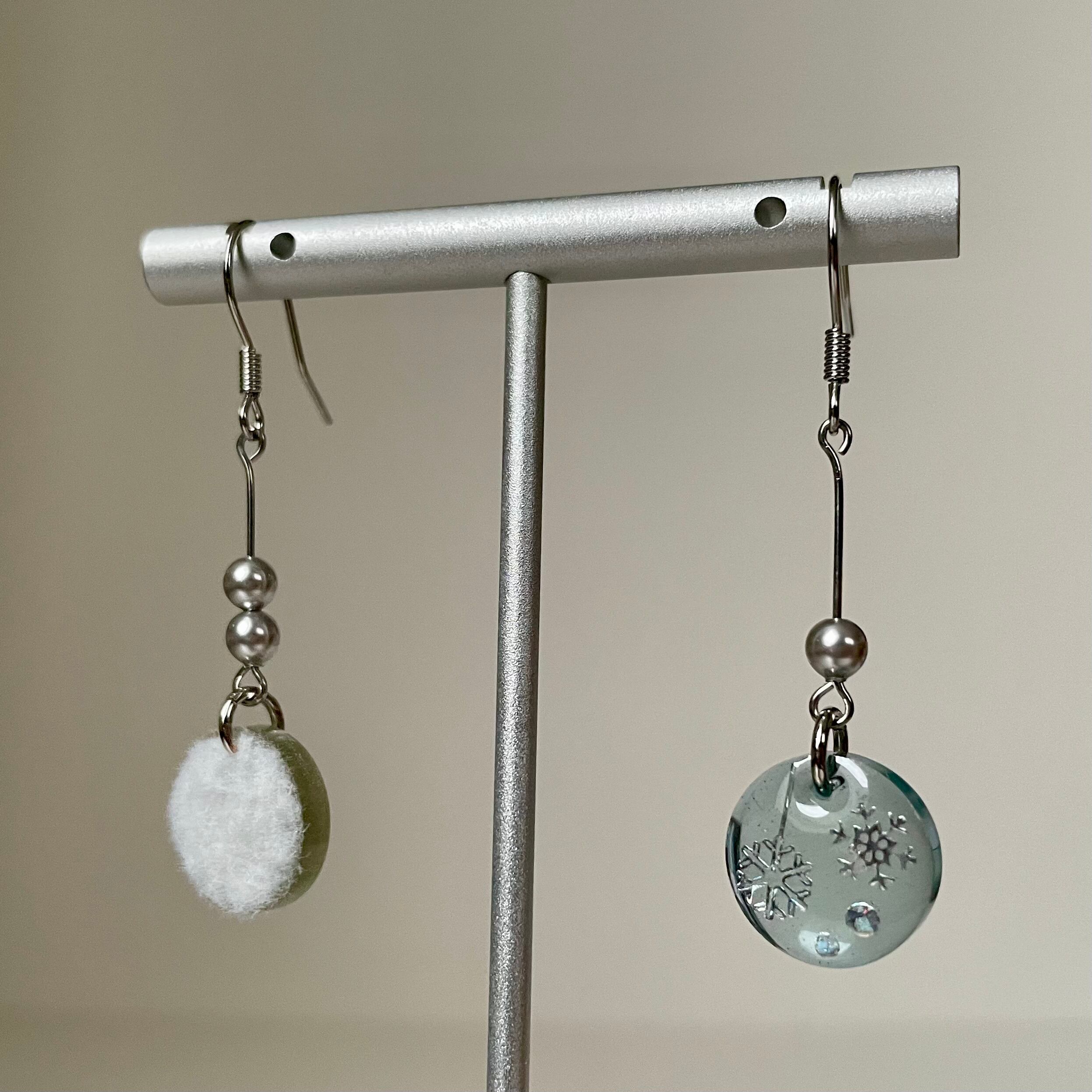 【韓国発】チタンポスト揺れるシャンデリアピアス ゆらゆら揺れる雪の結晶チタンポストピアス | アクセサリー雑貨