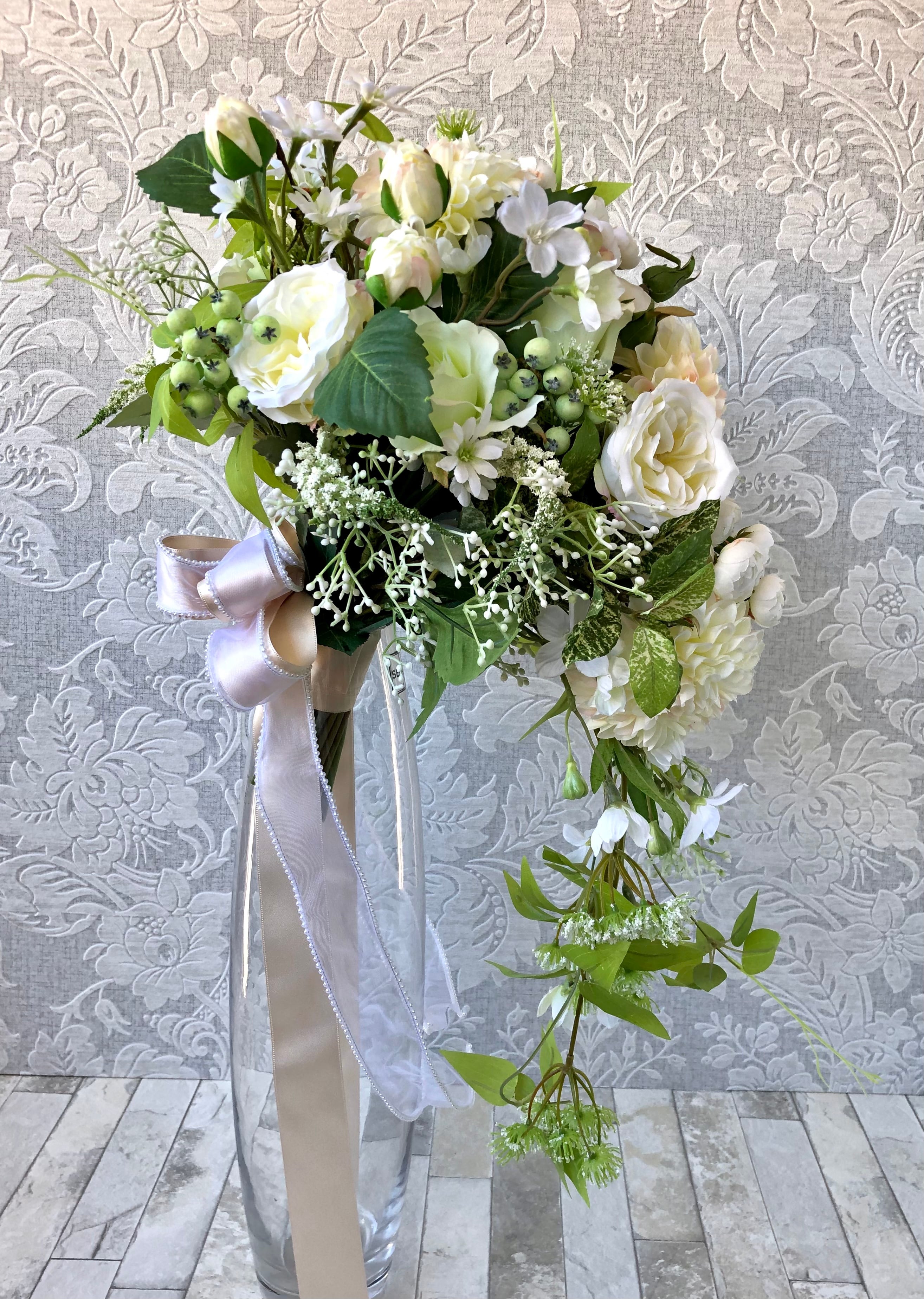 ダリアとバラのブーケ、ブートニア