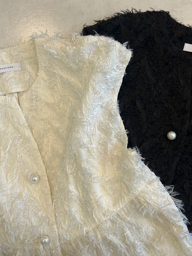 【PASSIONE】パールボタンシャギーフリンジジレ　516929