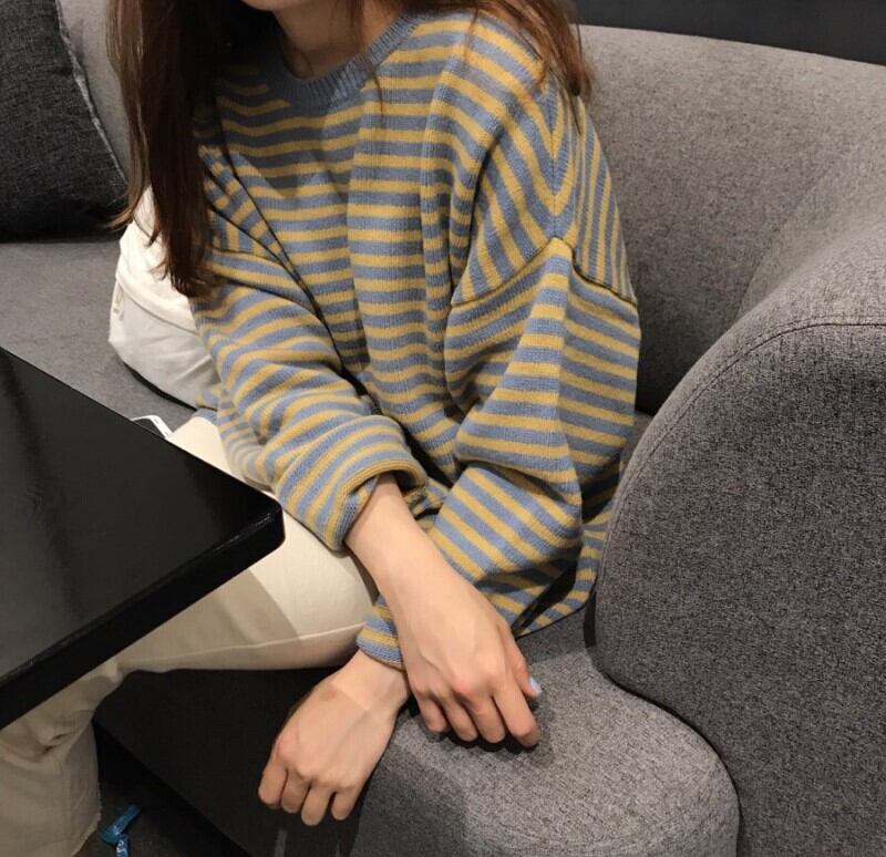 セーターの女性のルーズスタイルの怠惰なスタイルの学生は、2020年に秋の服、新しい女性の服で外の色の縞模様のセーターを打ちました クレセントシティ34826095266