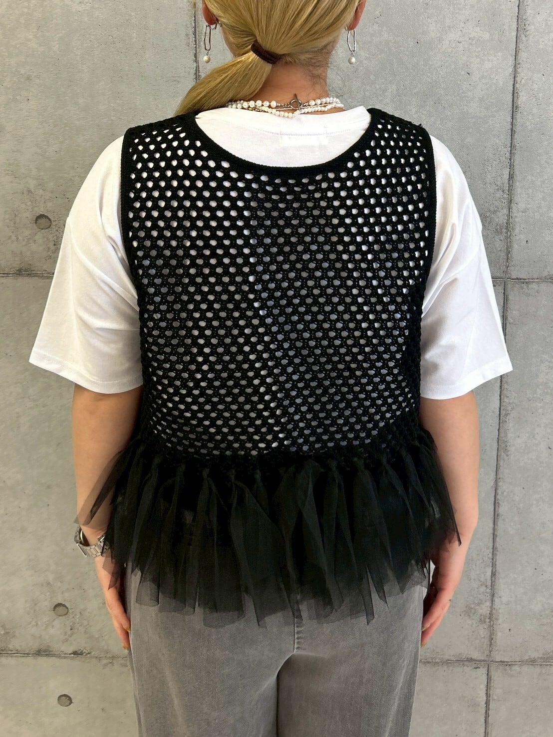 R831204 裾チュールメッシュニットベスト | ROSIEE