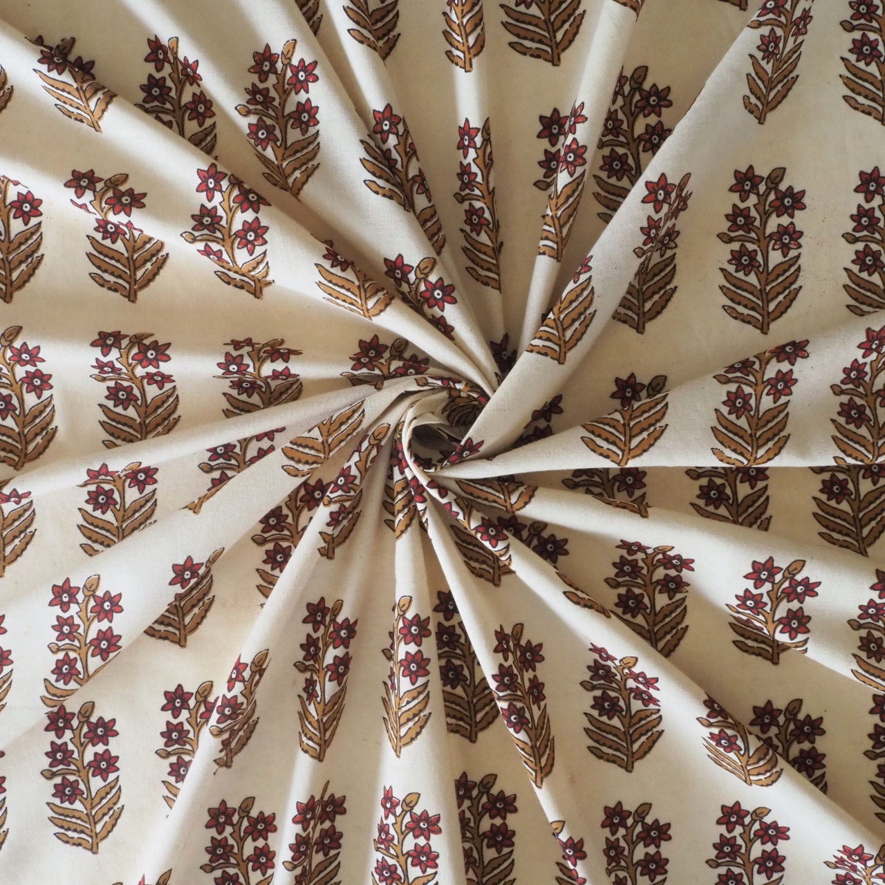 ブロックプリント生地【50cm単位】インド綿 花柄 生成り×赤 #40810-RD1