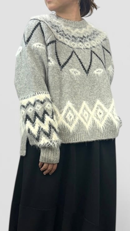 2025秋冬 QTUME フェザージャガード求心ニット No.552-25603 ライトグレー×オレンジ クチューム 9号 38サイズ