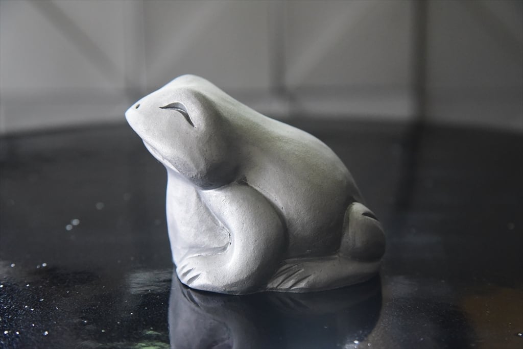 笑ってカエル | Ibushi Gallery 瓦廊｜淡路島の鬼瓦工場から身近な瓦