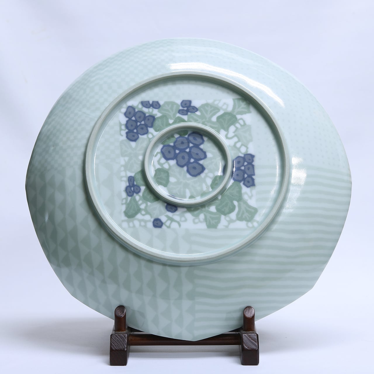 彩磁練上 地紋ぶどう 八角大皿30cm 草場奈美子 作 艸窯（有田焼） | に