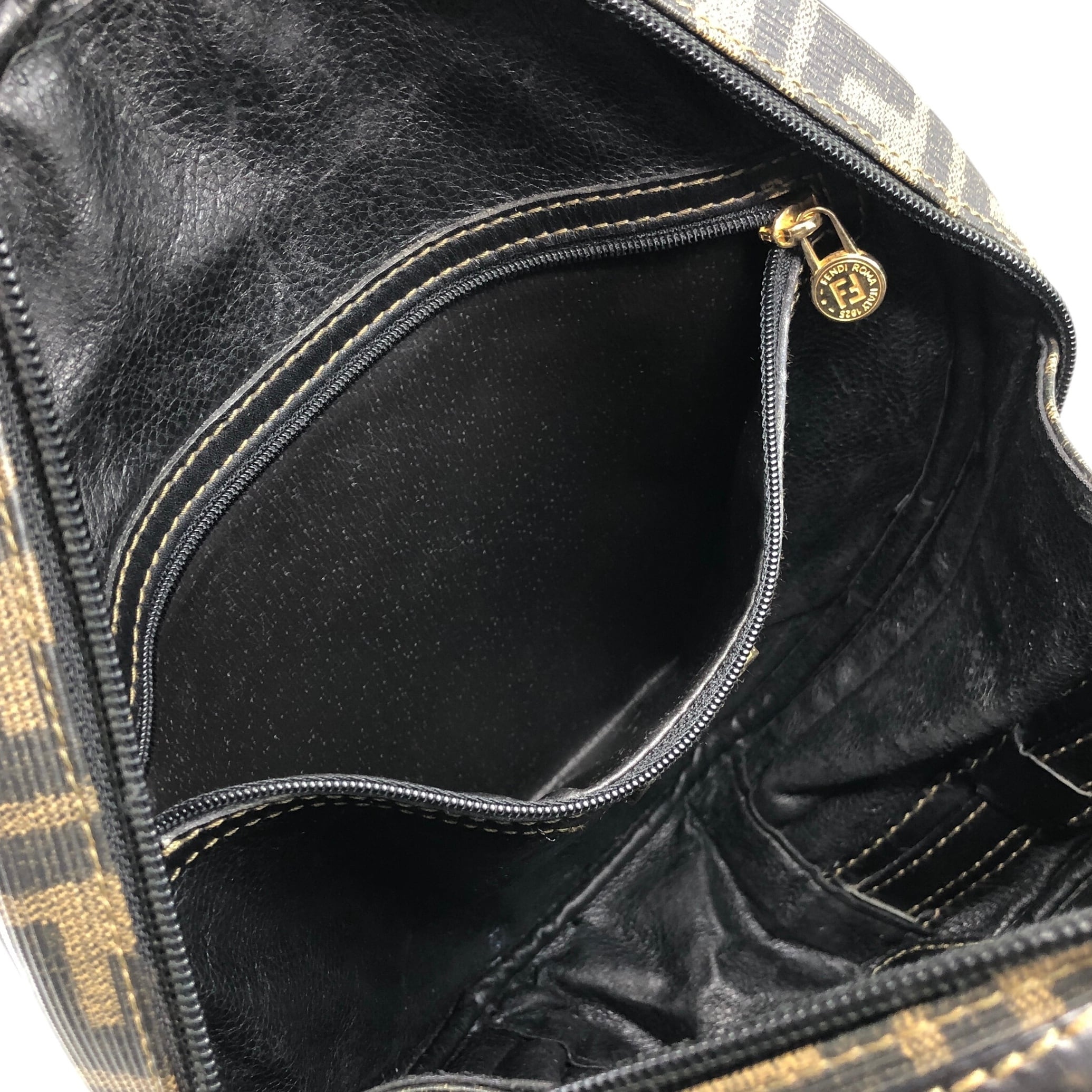 FENDI フェンディ ズッカ柄 ハンドバッグ ブラック PVC ラウンド