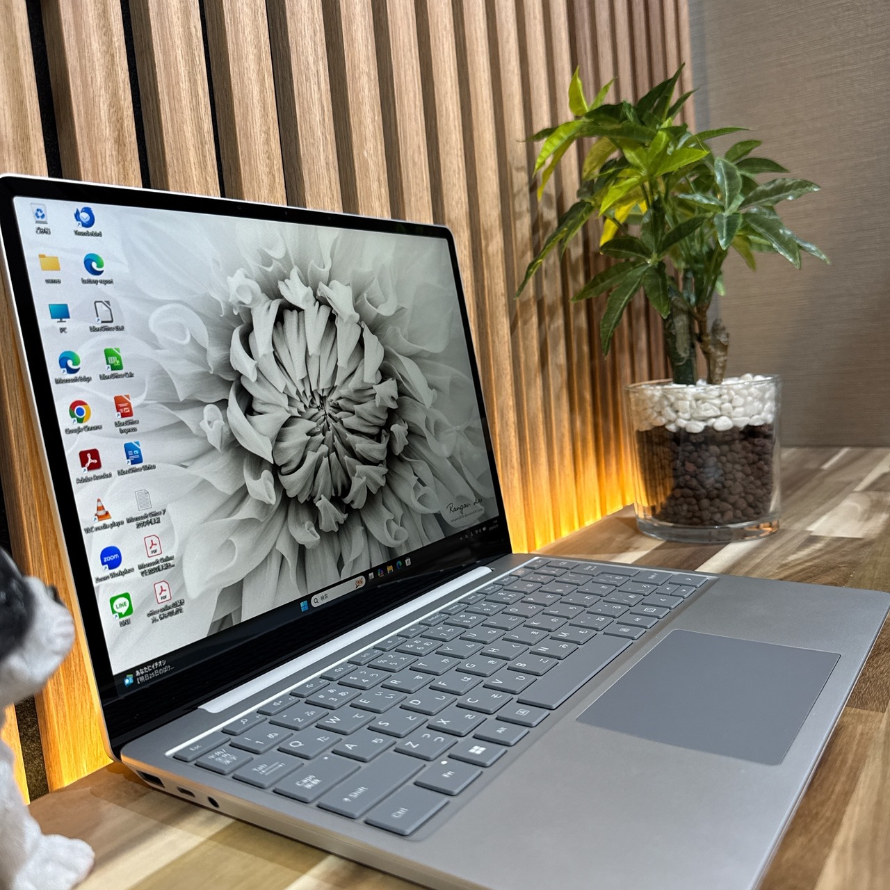 \ 公式ショップ限定価格❣️/ 準未使用《新型2022年モデル》Surface Laptop Go2 第11世代 メモリ8GB SSD128GB ノートパソコン 安心サポート&3ヶ月保証付き