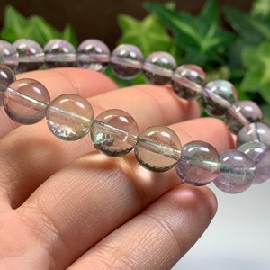 9.うる艶フローライト・ブレスレット