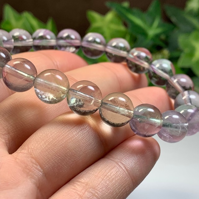 9.うる艶フローライト・ブレスレット