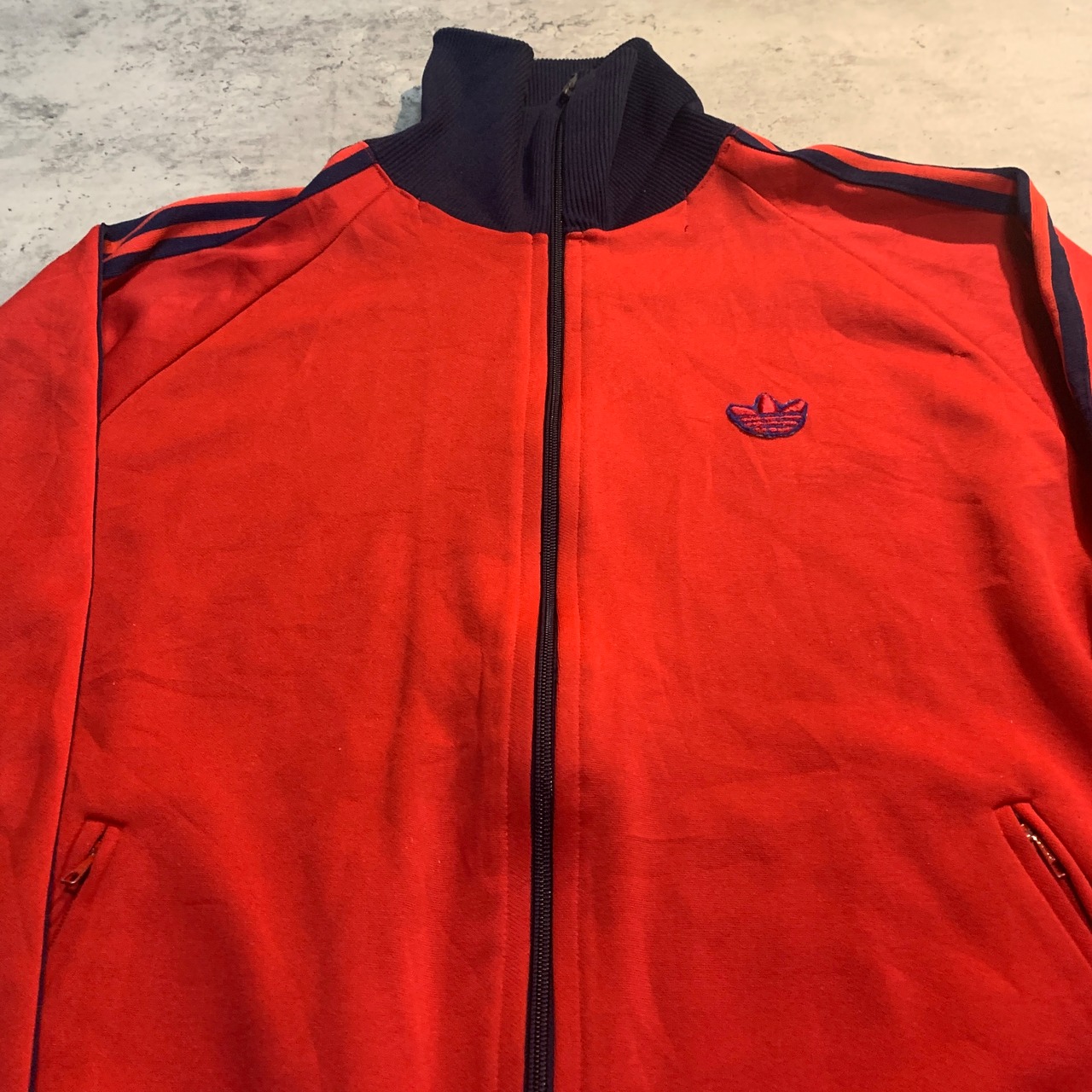 70s 西ドイツタグ デサント 赤色 刺繍ロゴ Adidas トラックジャケット 