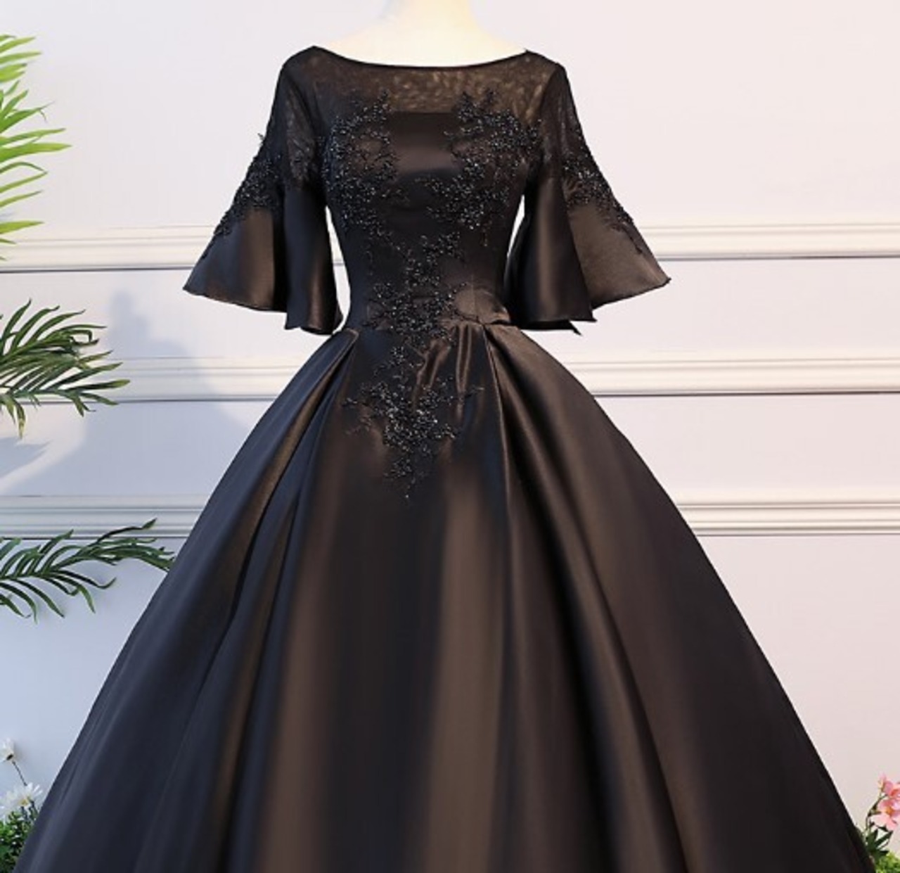 美品！ パーティードレス 黒 ロング 繊細レース 優雅なシルエット  