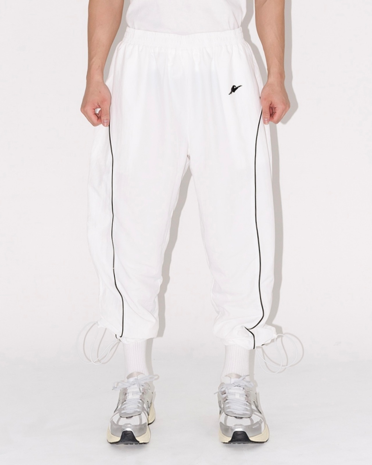 トラックパンツ　ホワイト