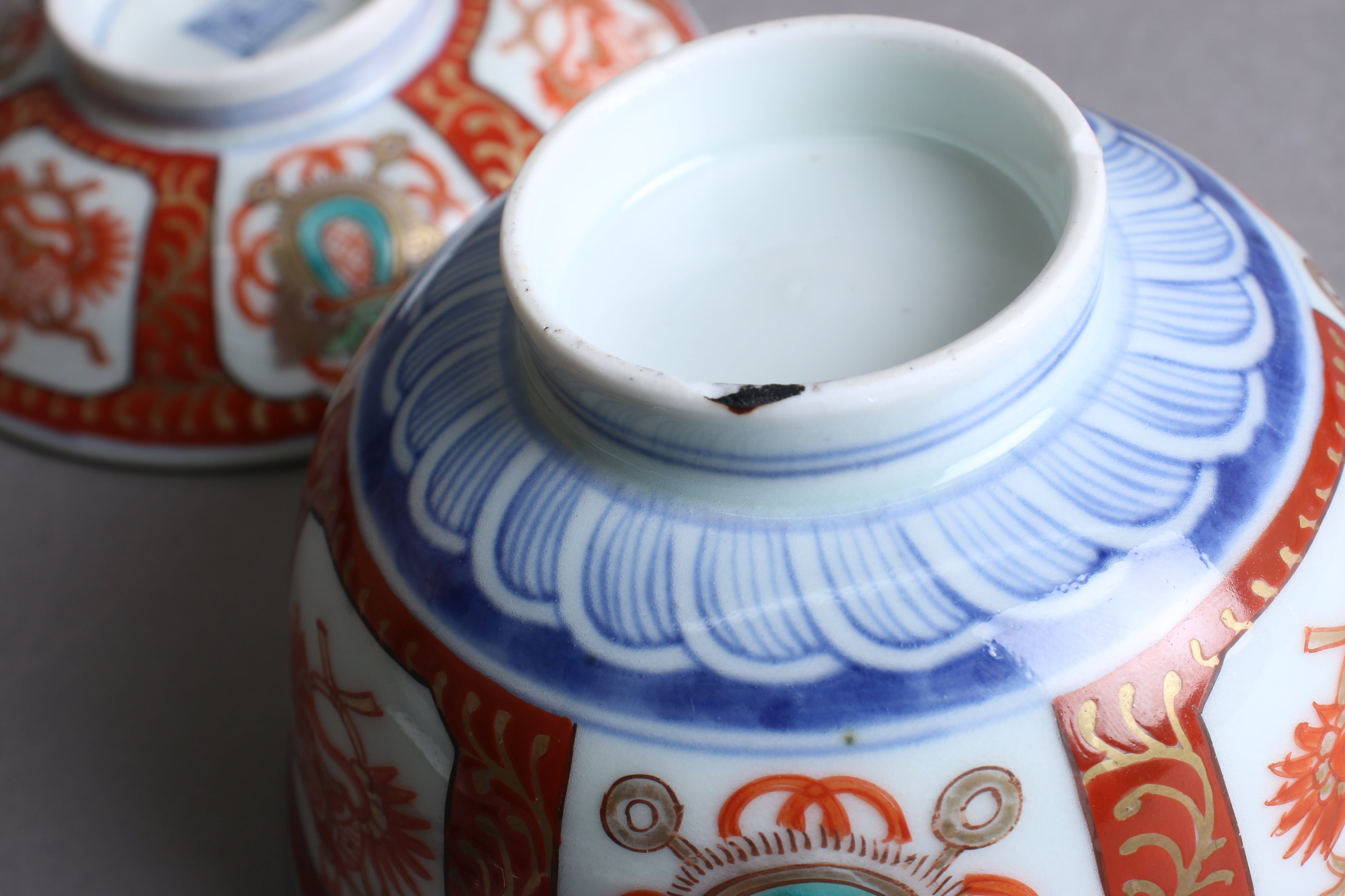 カマキズ 高台カケ 貫入 伊万里焼 色絵 獅子宝珠瓔珞文 蓋茶碗 A