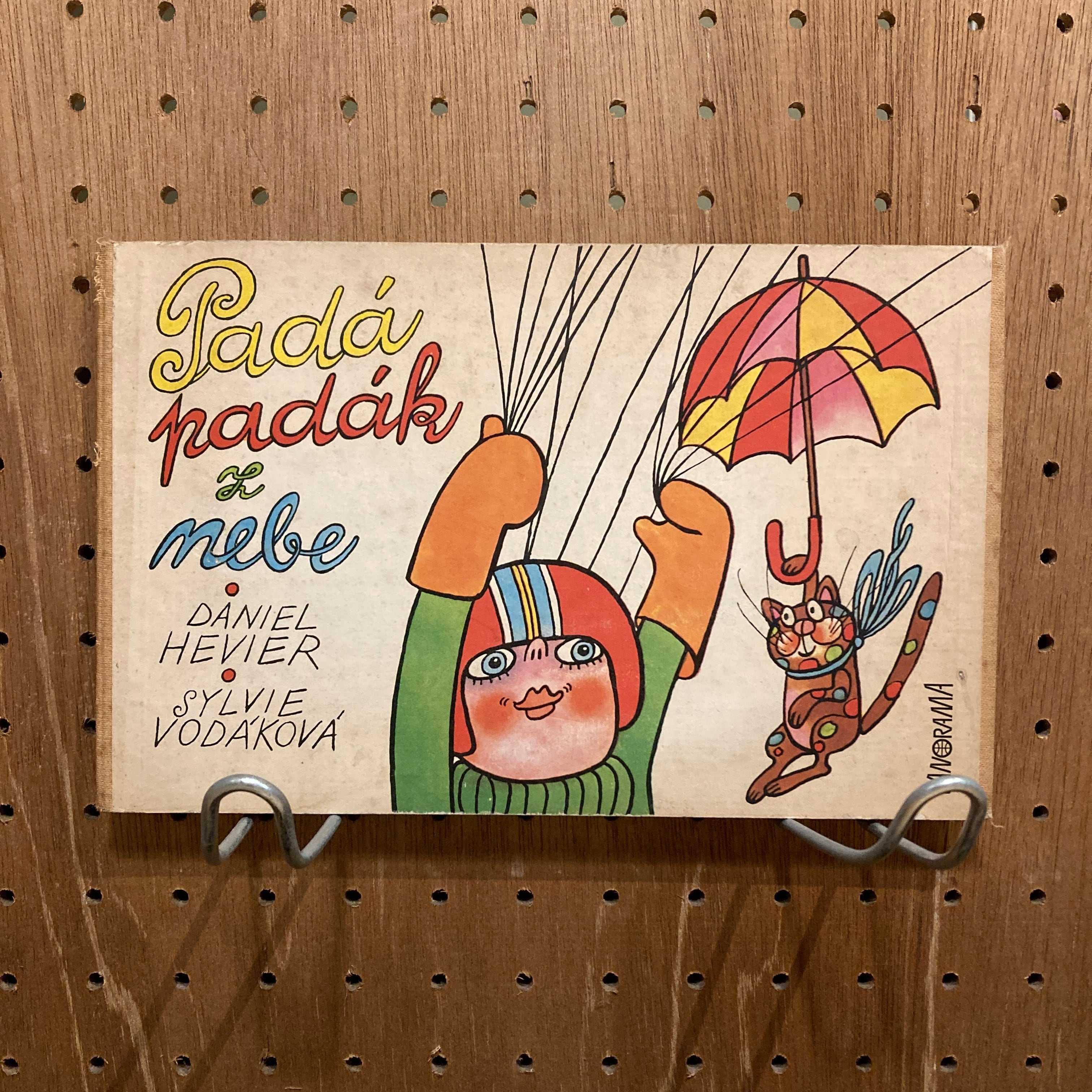 チェコ絵本 PADA PADAK Z NEBE / Daniel Havier, Sylvie Vodakova | 百年
