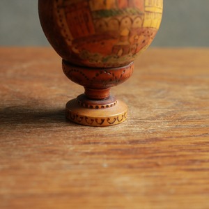 ロシアの街が描かれた、卵型のオブジェ