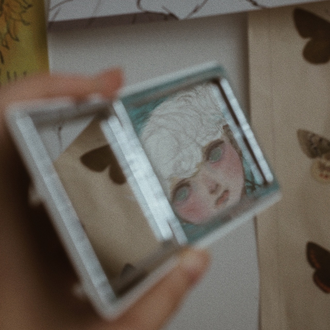 うさぎの剥製標本　折りたたみミラー