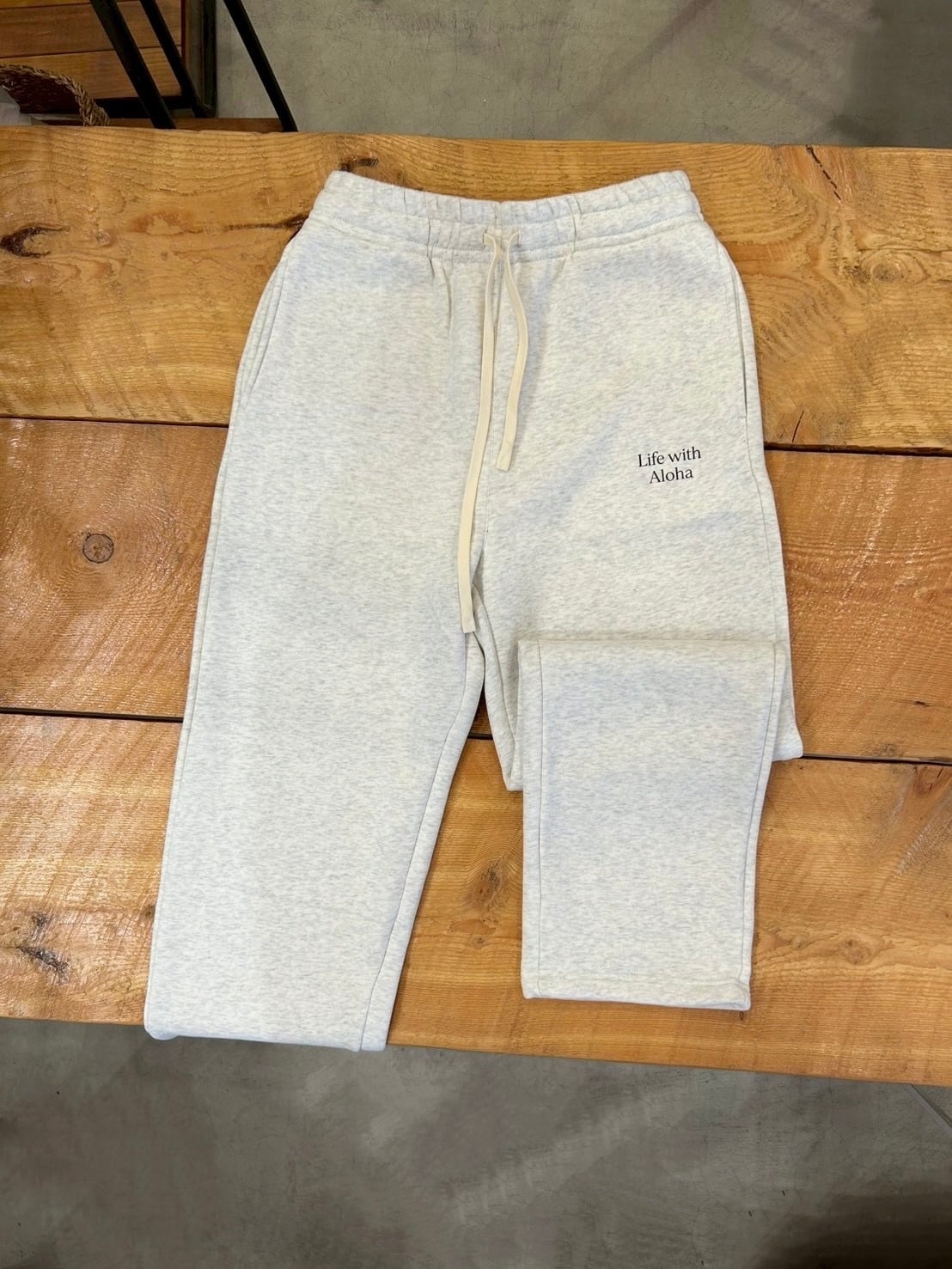 8th anniversary LIFE with aloha スウェットパンツ (単品)￥15,000(￥17,500)