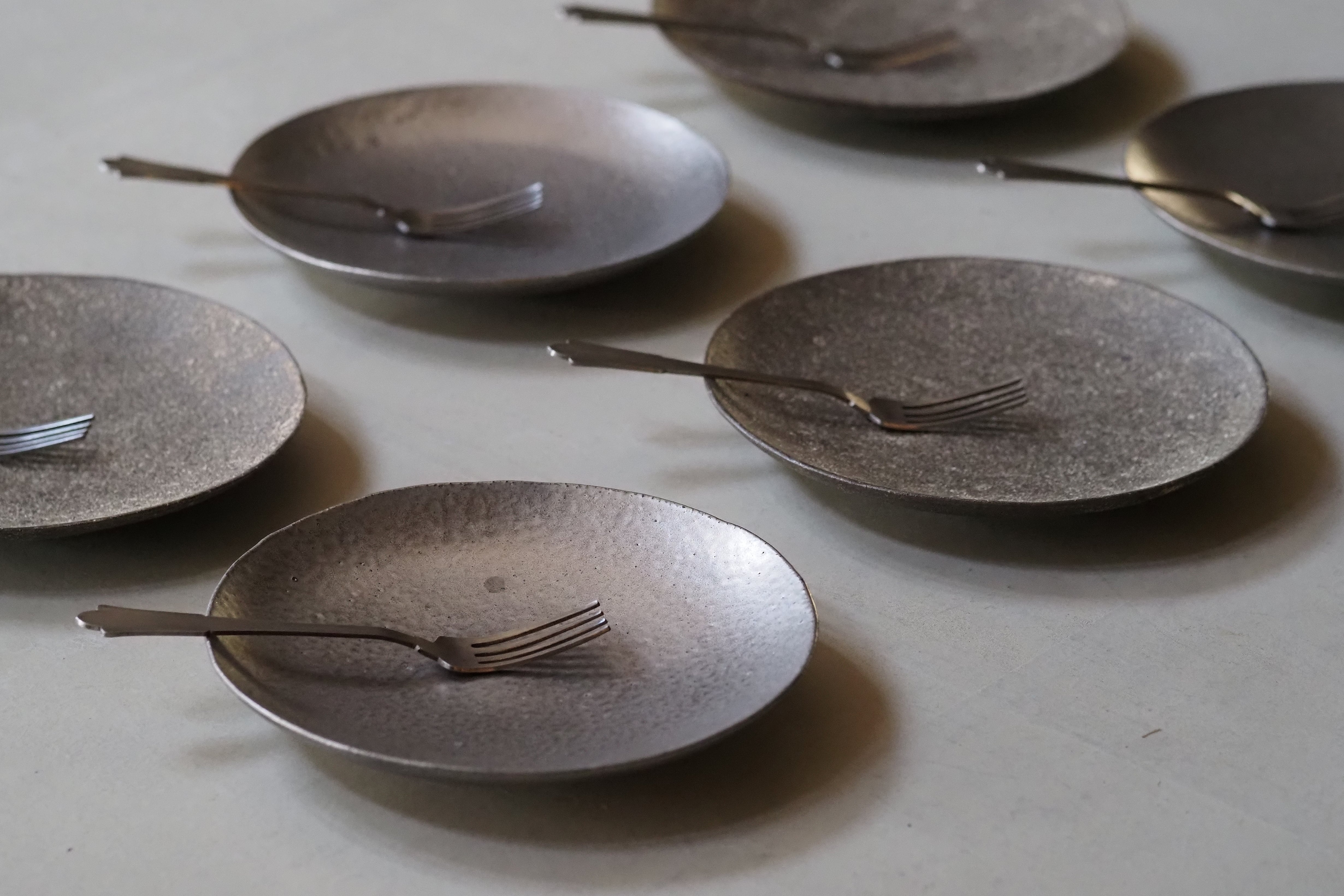 村上 躍 11.銀彩7寸丸皿 | 陶屋なづな