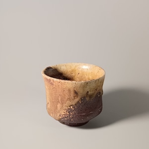 備前胡麻酒呑　Bizen sake cup