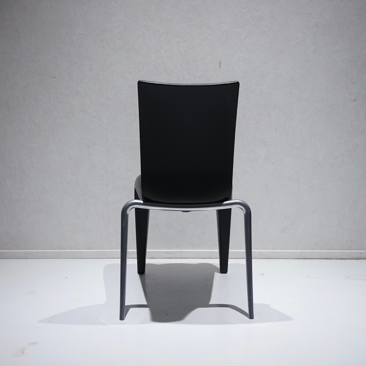 Vitra ヴィトラ Louis 20 ルイ20 ダイニングチェア アームレス チェア 椅子 ブラック デザイナーズ家具 モダン ミニマル ミッドセンチュリー