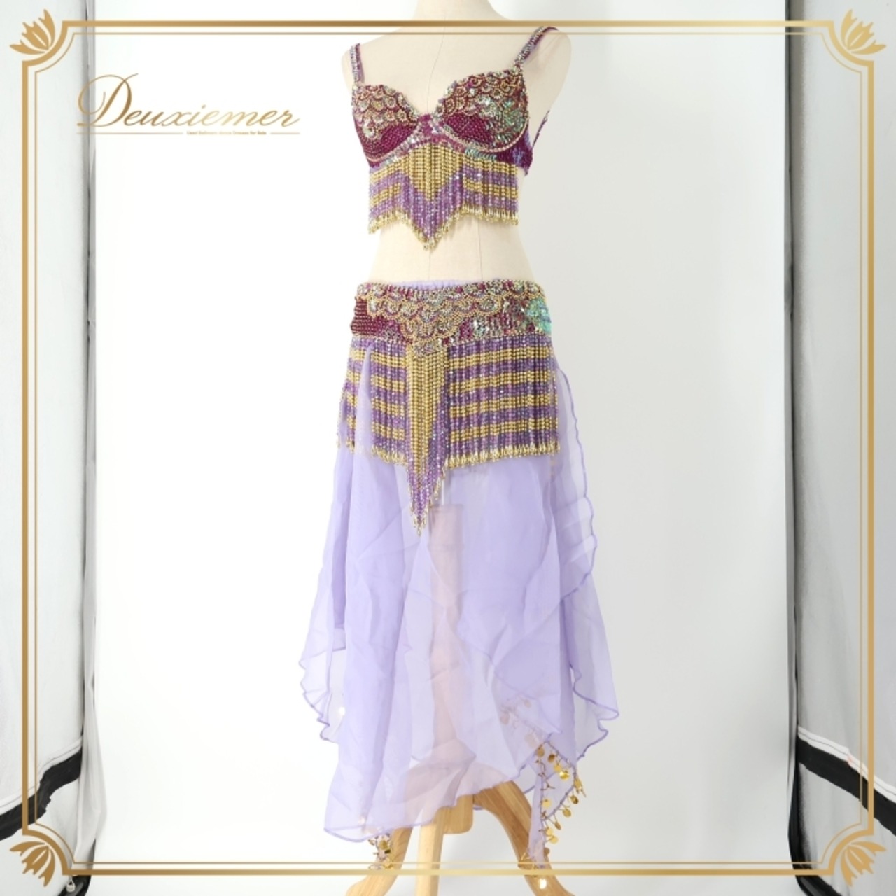 ベリーダンス オリエンタル衣装 上下セット パープル系 トップス スカート ベルト 紫 フリンジ スパンコール ビーズ 花 キラキラ 豪華 装飾 煌びやか ダンス衣装 華やか 透け感 ステージ かわいい セット 金 ゴールド系