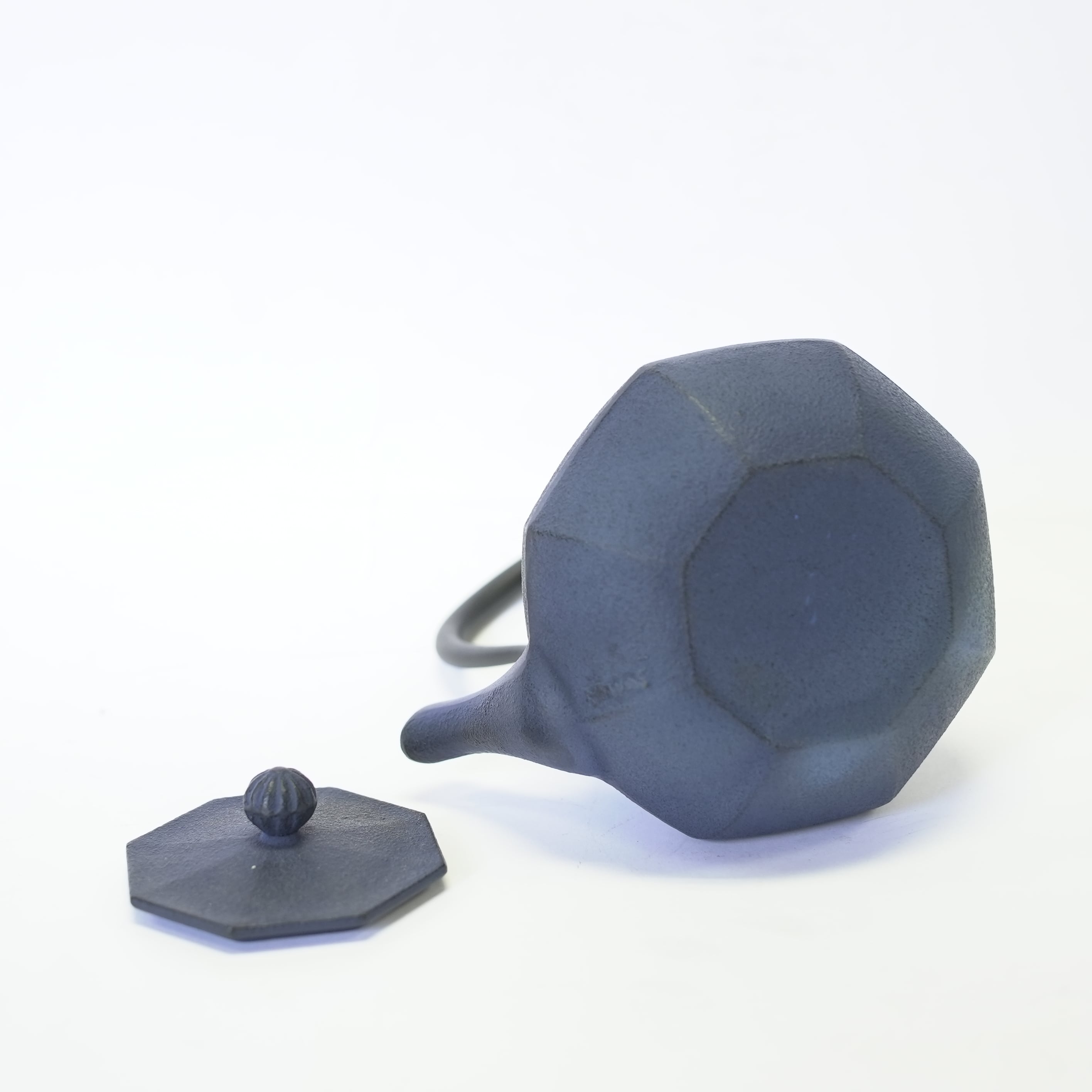 南部鉄器ih対応可 鉄瓶 みやび コンパクト鉄瓶 満水約0 4l 新築 引っ越し 転居 ギフト ポット お祝い 小 青 鉄急須 母の日 新生活 岩手県奥州市産 日本製 伝統工芸品