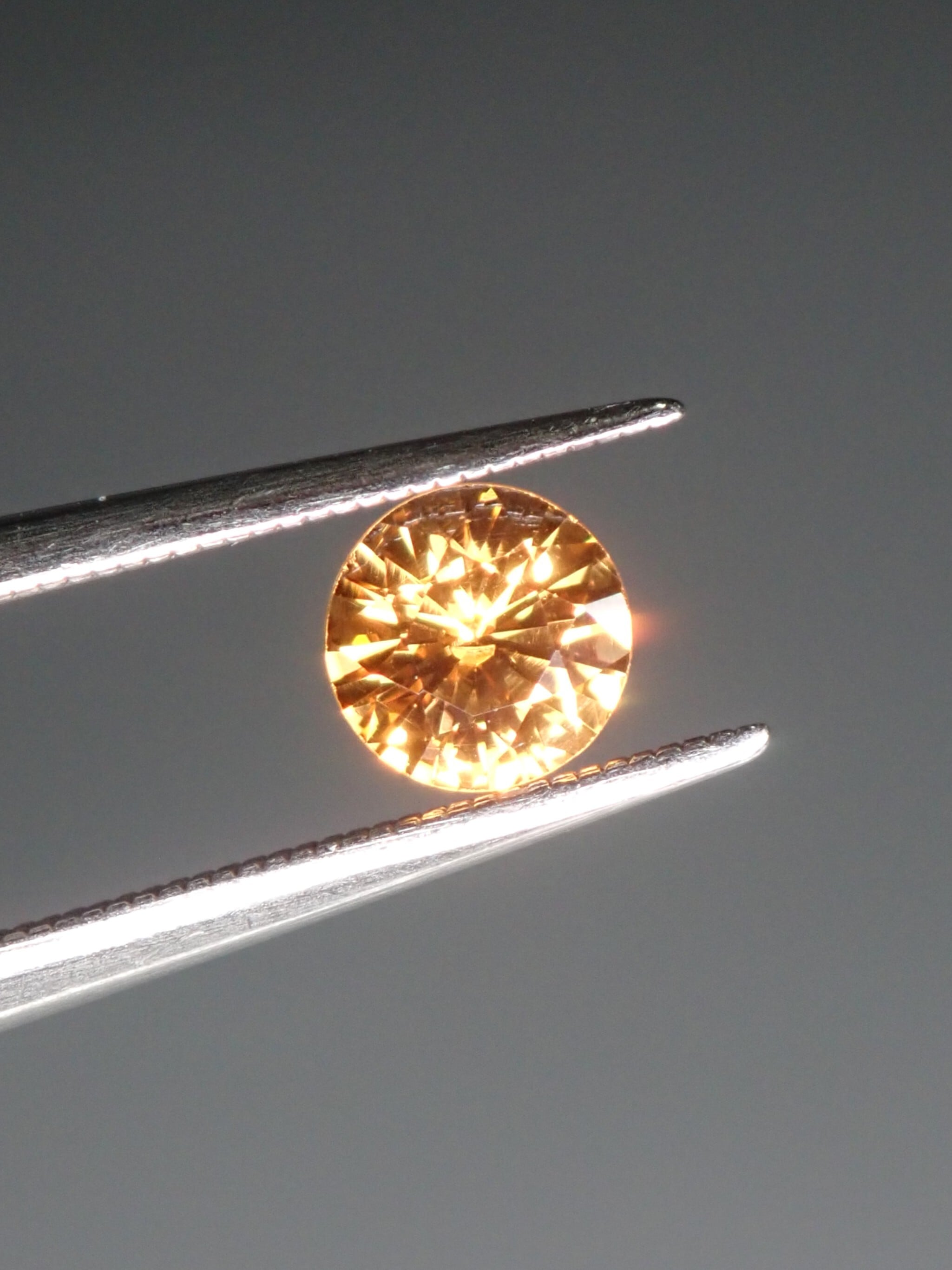 スぺサルティンガーネット 0.52ct ルース【ふわっとパステルオレンジ色】