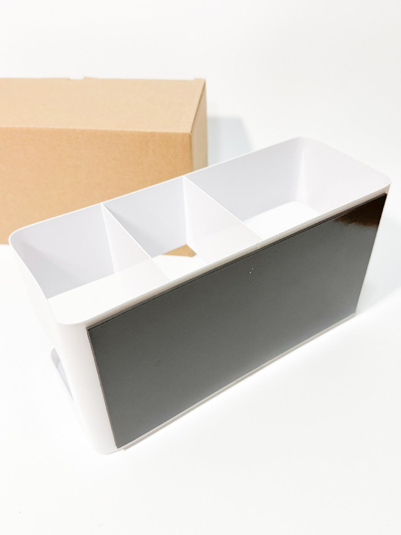 浴室用ラック マグネット お風呂 ホワイト 白 錆びない バスルーム 容器 入れ物 収納 コンパクト 吸着 壁に張り付く