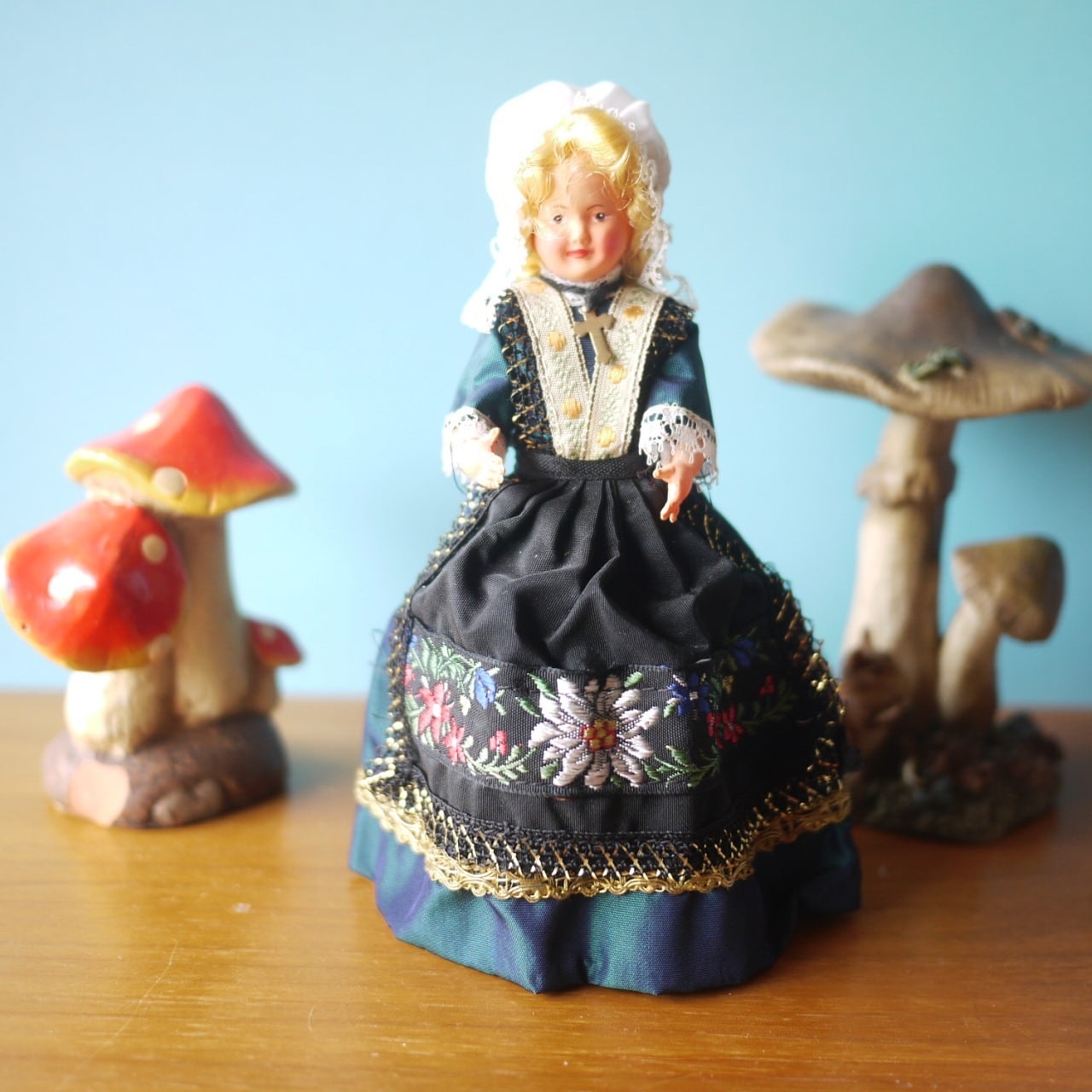 フランスリボンの民族衣装人形 フランス | すべての商品 | 人形工房松寿オフィシャル通販サイト