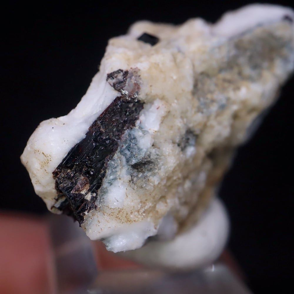 海王石　Neptunite アメリカ　カリフォルニア産 鉱物標本 海王石Neptunite アメリカカリフォルニア産 鉱物標本 2.39g