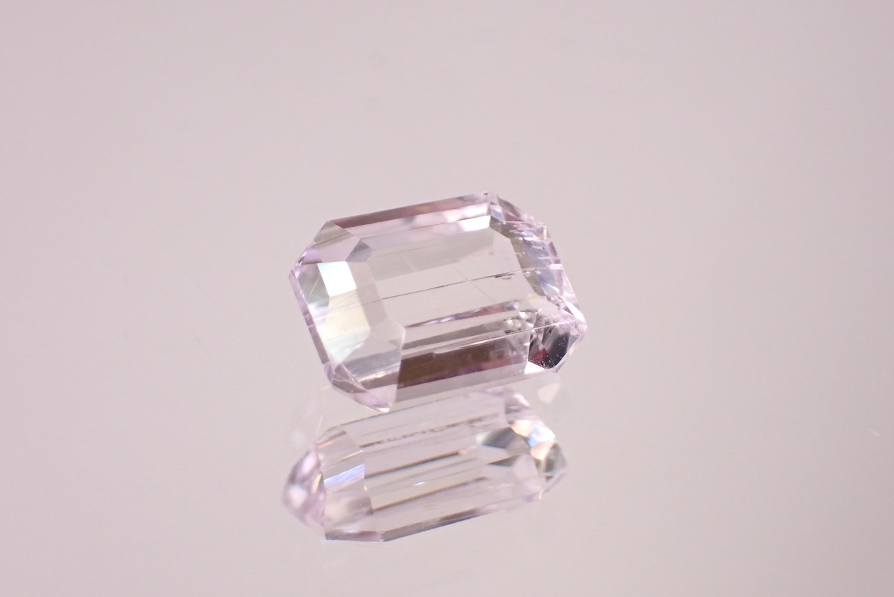 クンツァイト(簡易ソーティング付)　3.248ct　[D3-66]