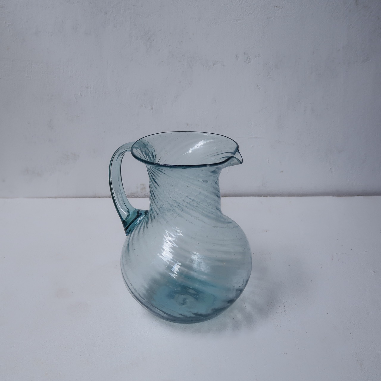 水色のゆらゆらピッチャー