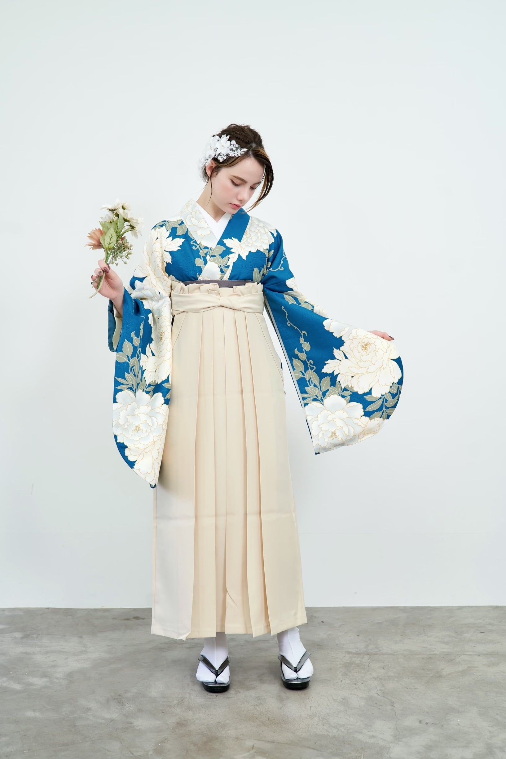 優しいブルーに花薬玉の着物単品(長襦袢付き)Kimono Sienne 優しいブルーに花薬玉の着物単品(長襦袢付き)Kimono Sienne