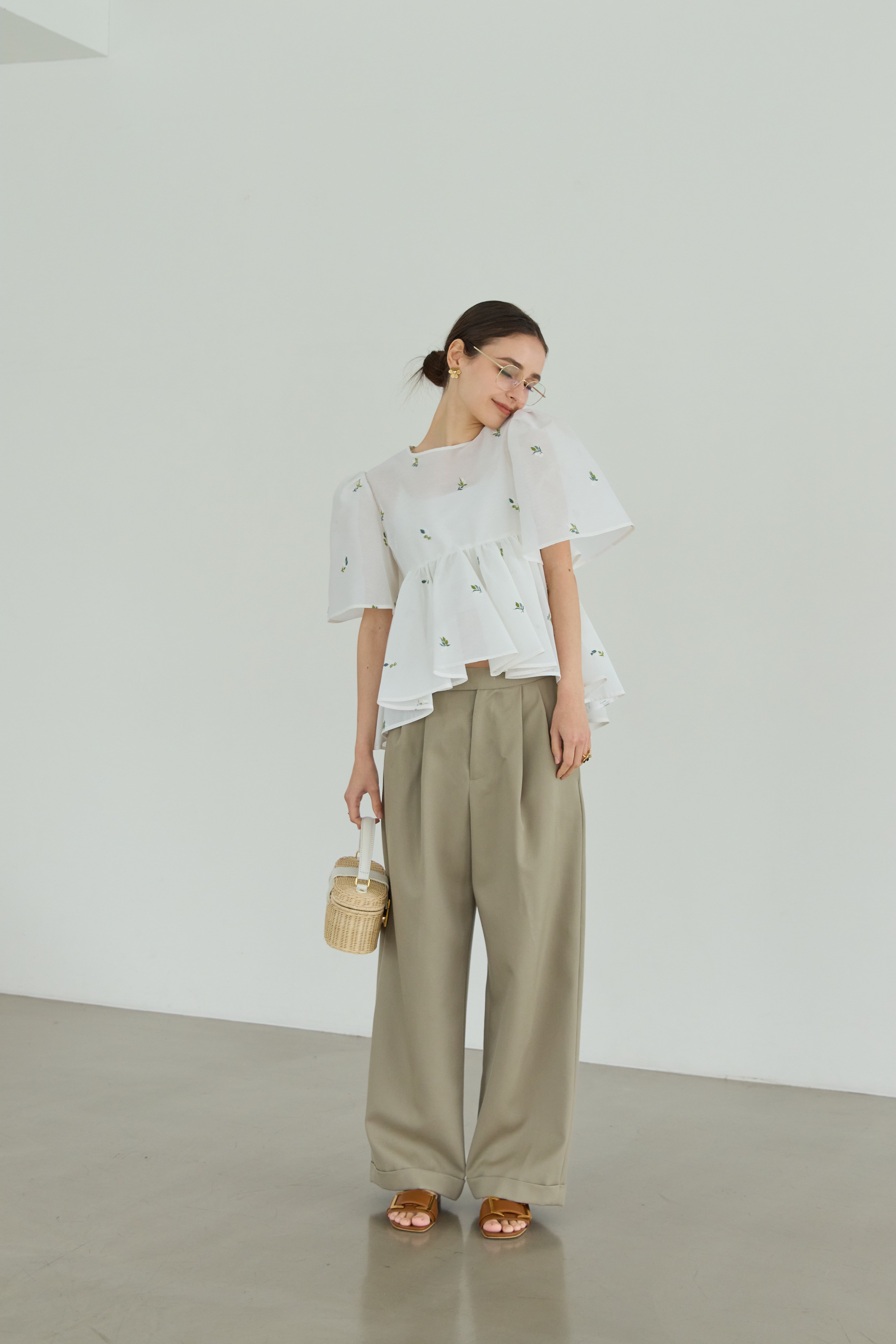 トップス BLUELEA Bellsleeve embroidery blouse Bell sleeve embroidery blouse | Bluelea