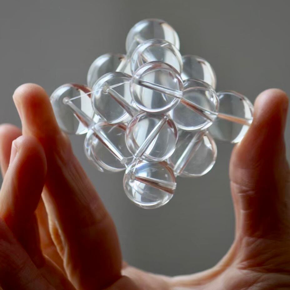 19粒の水晶が織りなす・オクタヒドロン | kangouroublanc