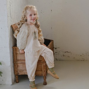 秋花柄袖レース裾ブラウス