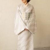 「薄香（うすこう）」斜めピーコック柄〜洗えるきもの（シルジェリー格子柄）〜