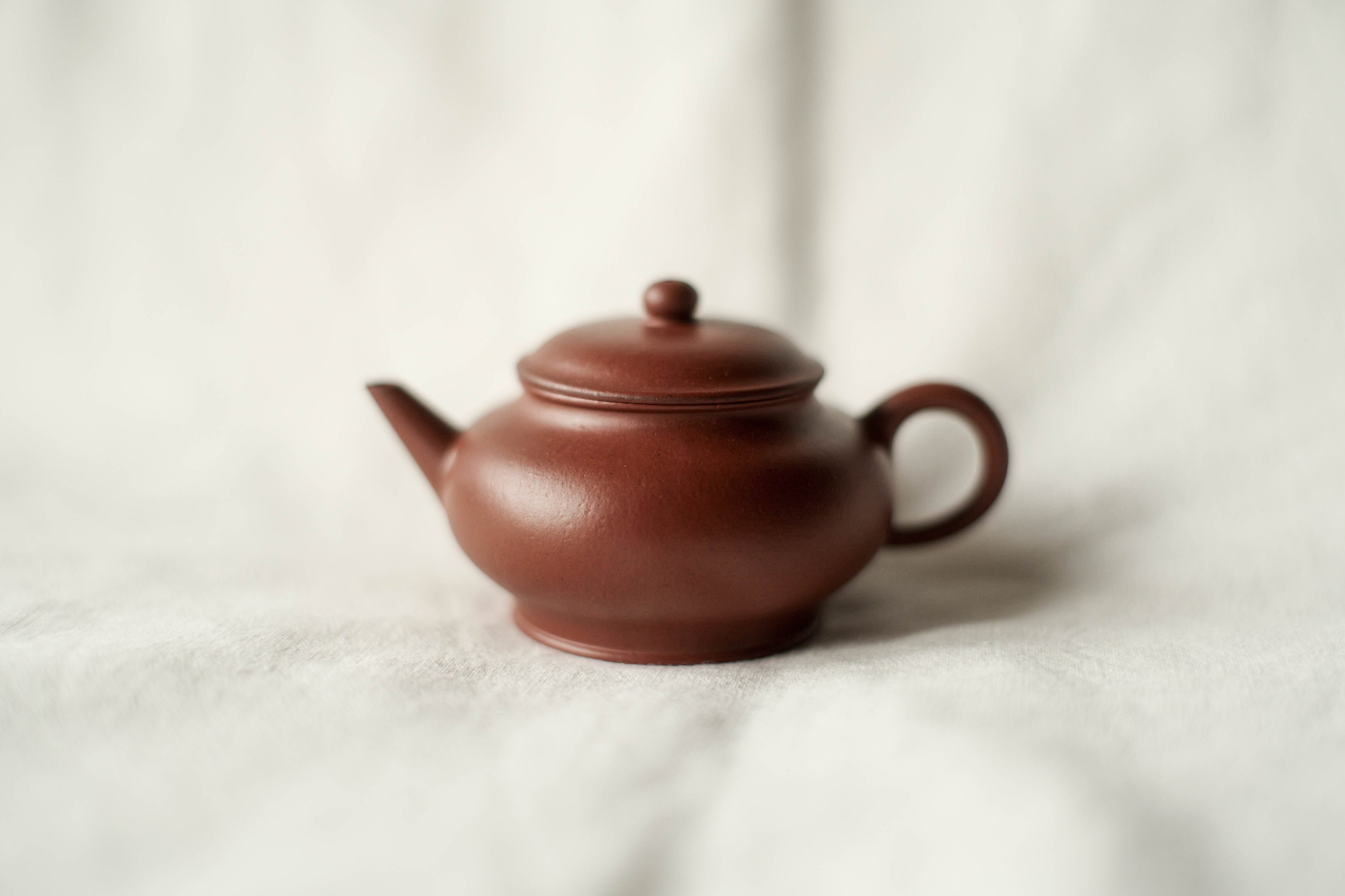 予約商品＞宜興紫砂壺「扁燈」（約75cc・全手工）・趙莊朱泥嫩鉱/老鉱