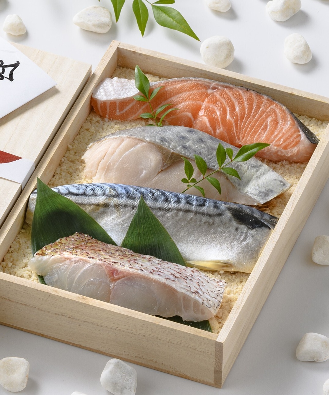 送料サービス！6/30までの期間限定！吟香礼讃　魚４P入り(サーモン、鯛、鯖、銀ひらす)