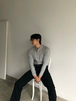 【Muscle Fit】Ribbed Henley Neck Long Sleeve Knit (4color)