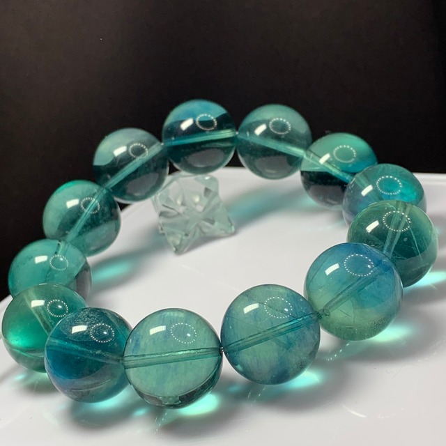 f52透明度有グリーンフローライトブレスレット