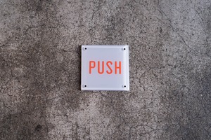 ENGRAVED SIGN PLATE_PUSH (GRAY)