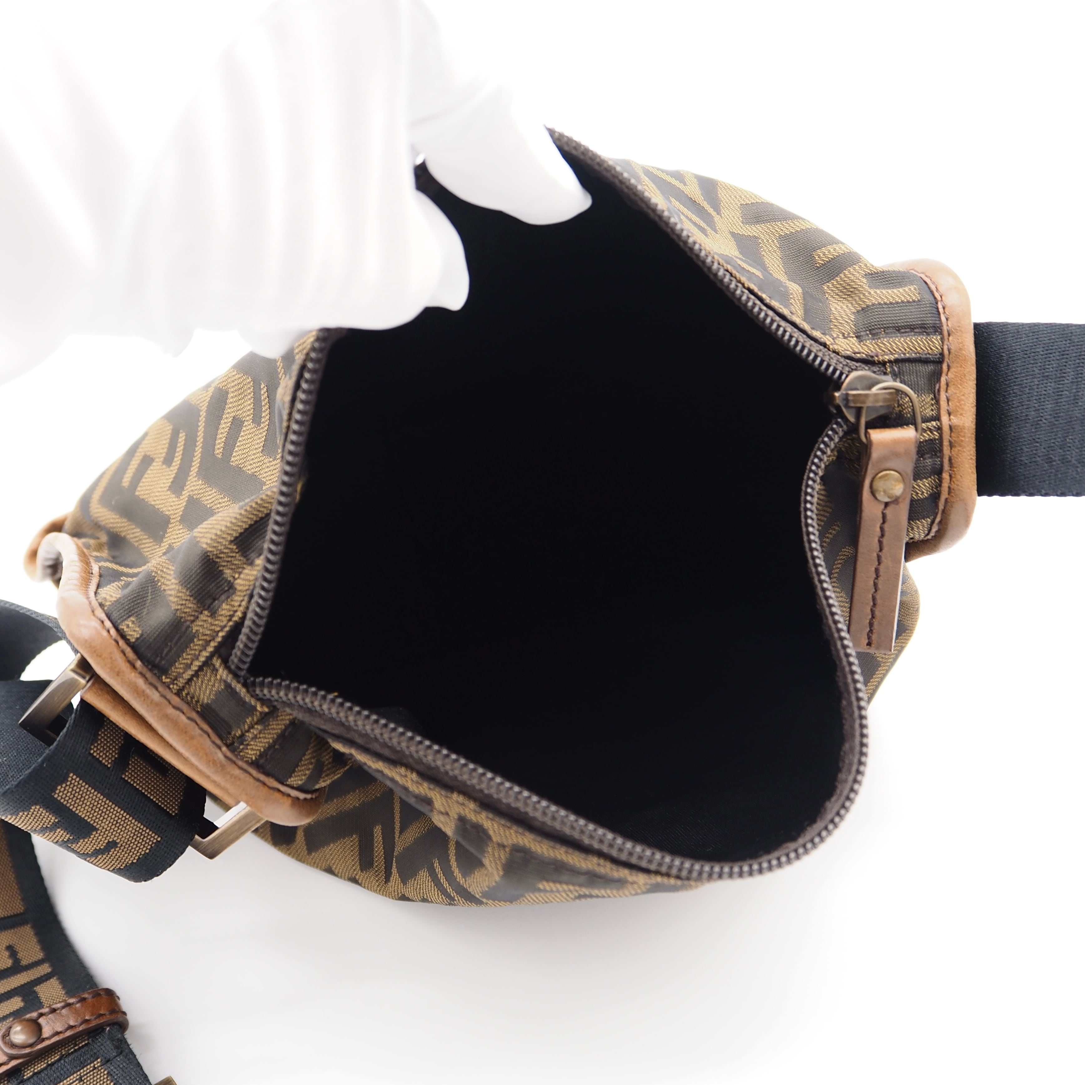 FENDI ショルダーバッグ ナイロンキャンバス ブラウン ズッカ