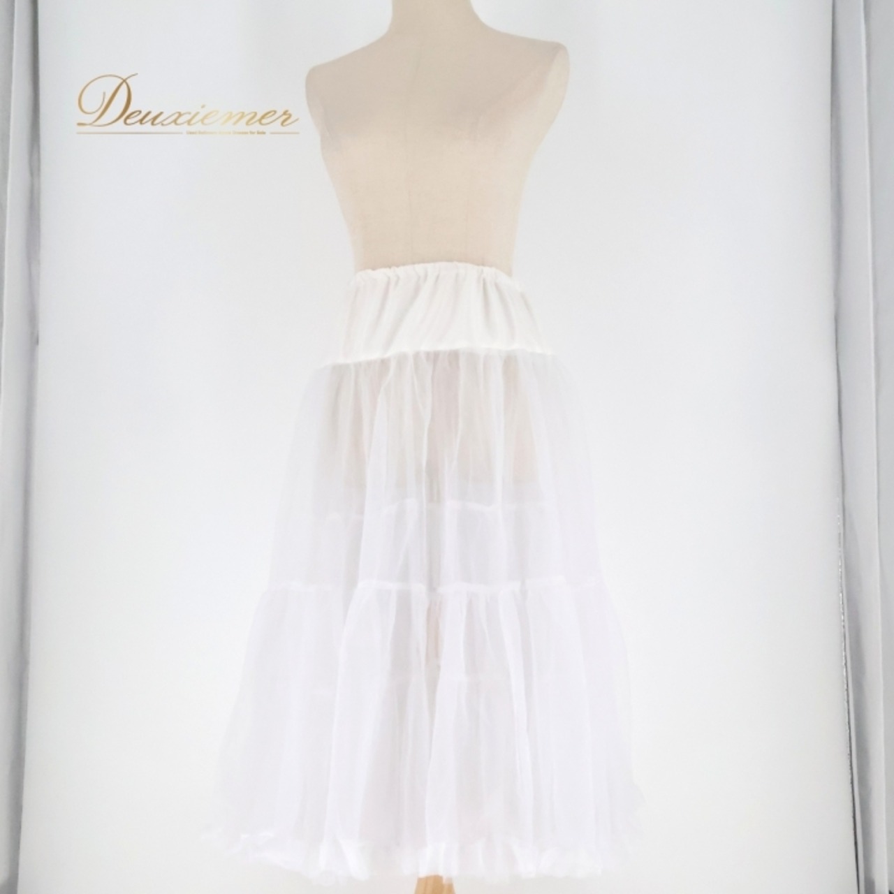 フラダンス 衣装 ペチコート パニエ チュール ホワイト系 フラ ダンス 白 真っ白 ハワイアン アロハ ボリューム ふんわり 爽やか シンプル レッスン 練習 無地 透け感 かわいい おしゃれ ボリューム感 ふんわり感 フリルデザイン おしゃれ感 かわいいデザイン 複数重ね