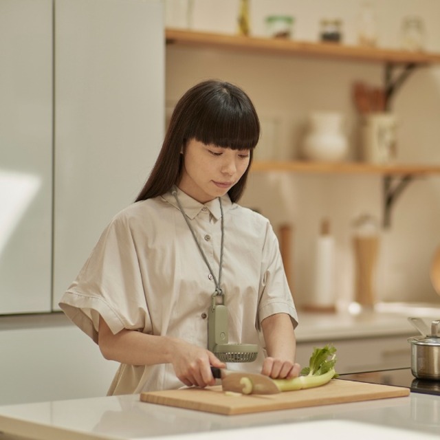 【テレビ紹介商品】RHYTHM リズム 携帯扇風機 モバイルファン Silky Wind Mobile 3.2 大風量 5段階 カラビナ付 グリーン 9ZF040RH05