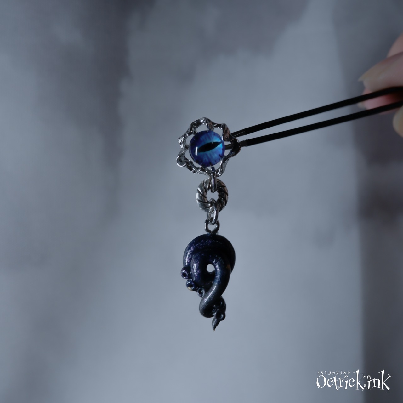KRAKEN　瞳と星空　片耳ピアス/イヤリング