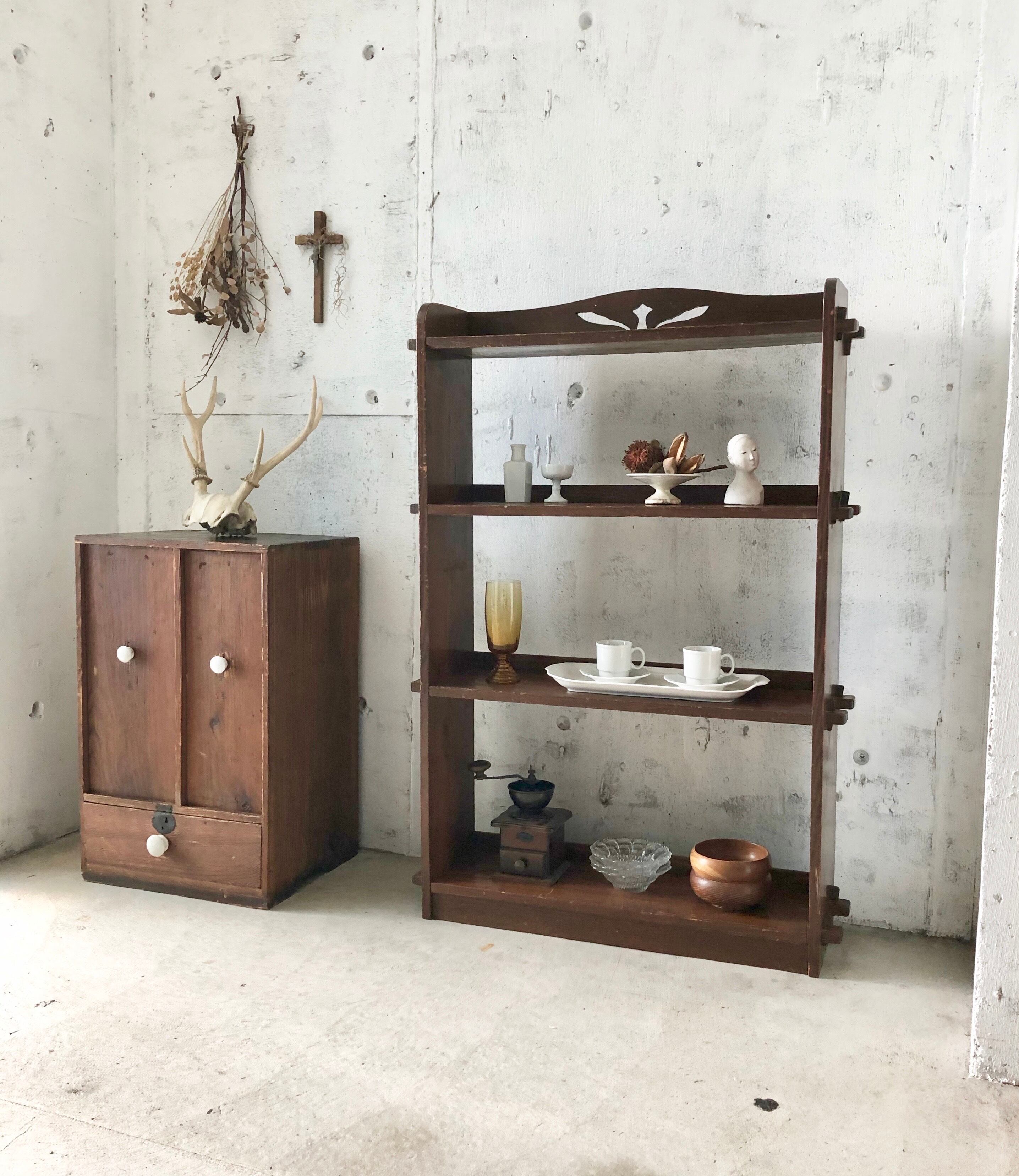 すっきりとした姿の楔棚［古家具］ | giraffes craft